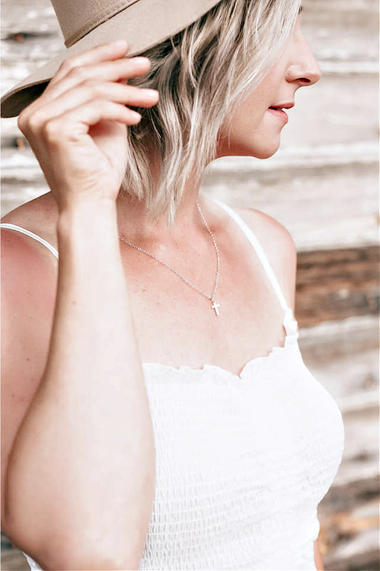 cross pendant necklace